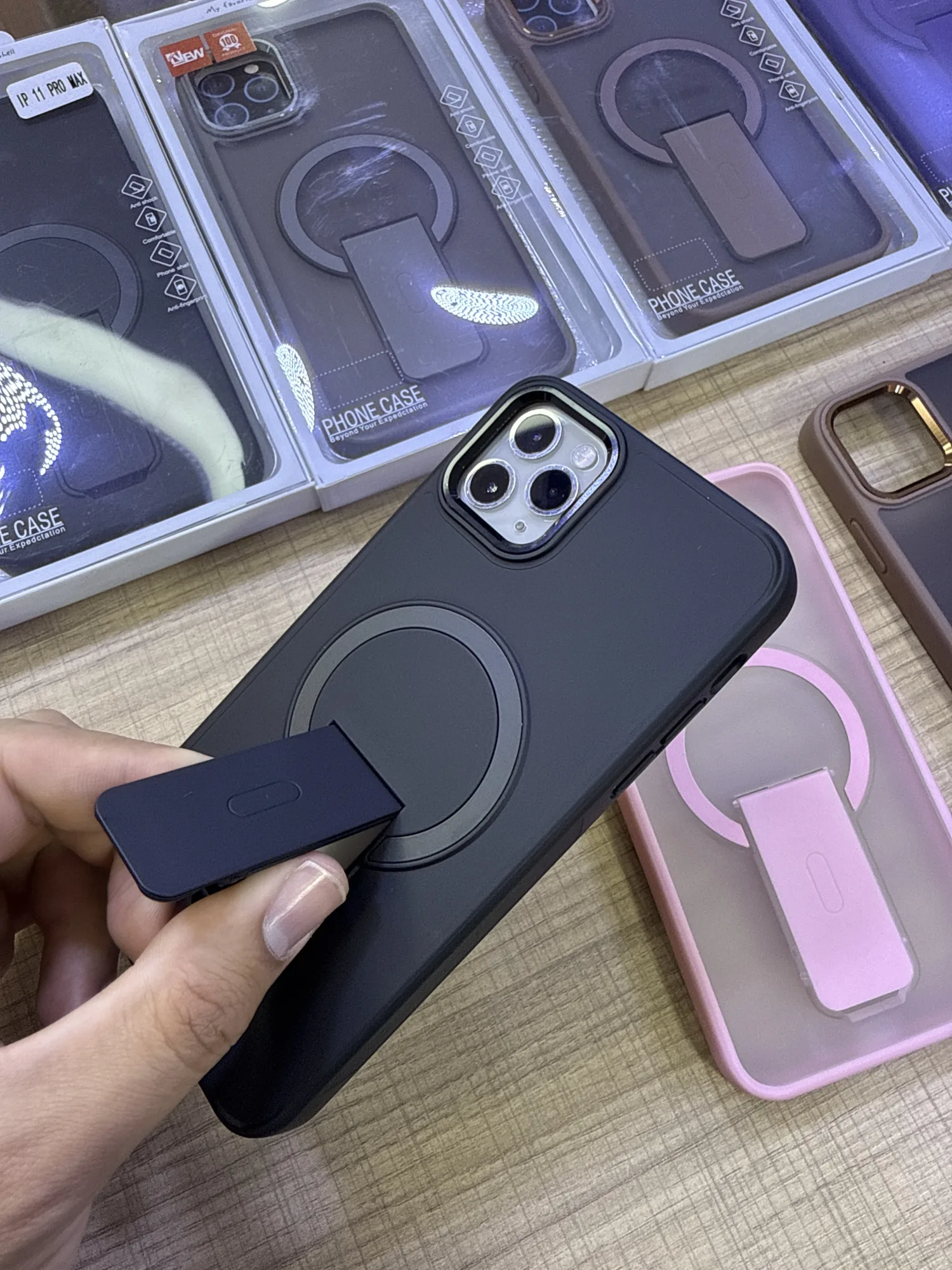 كفر الحماية الفاخر ✅  3 في 1: حماية كاميرا + ستاند مخفي + دعم MagSafe