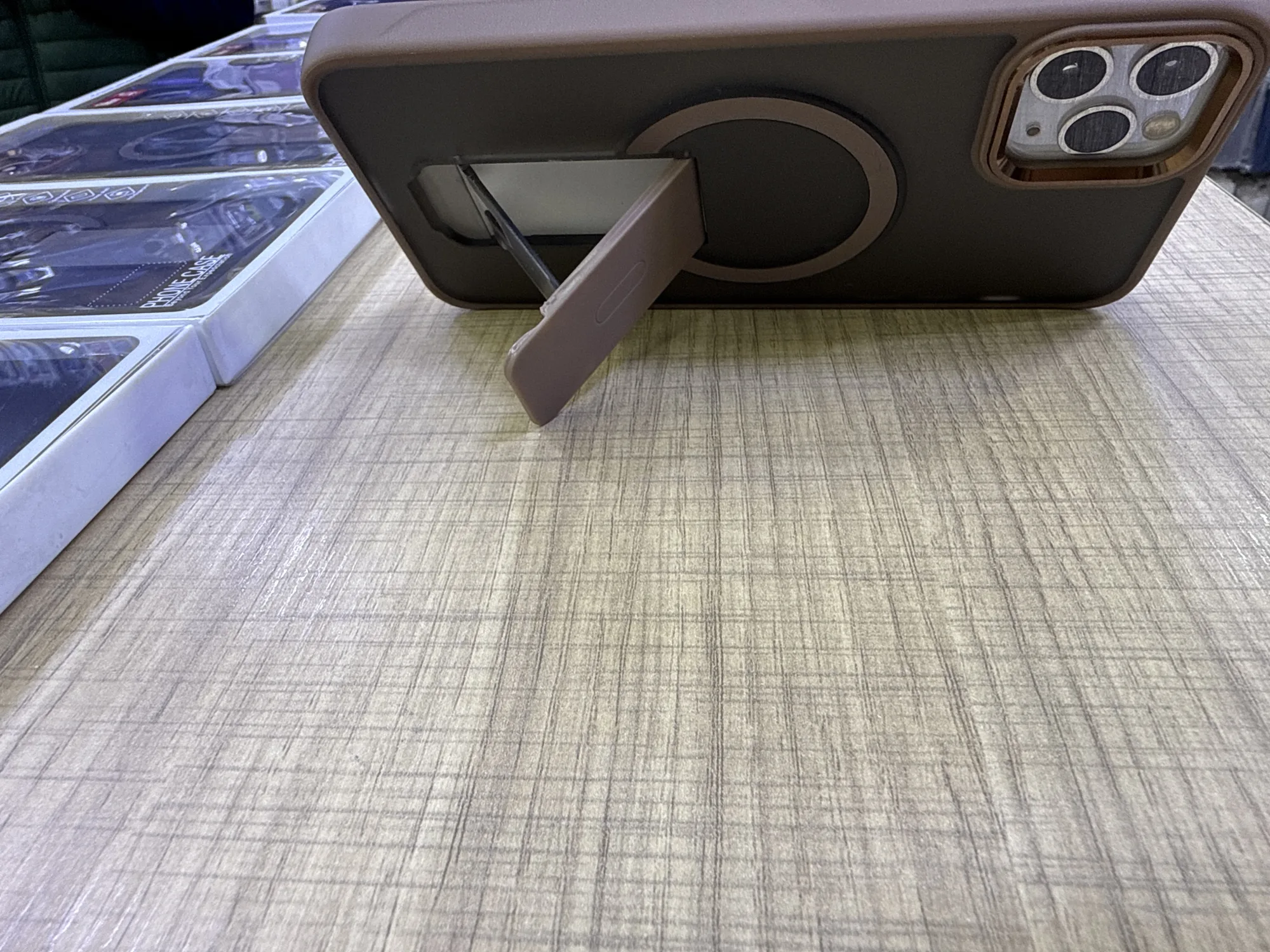 كفر الحماية الفاخر ✅  3 في 1: حماية كاميرا + ستاند مخفي + دعم MagSafe