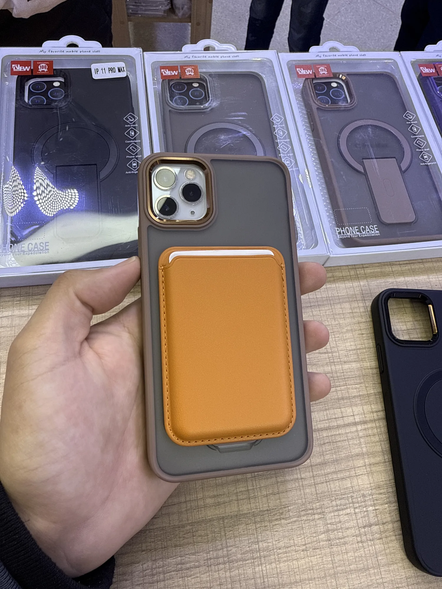 كفر الحماية الفاخر ✅  3 في 1: حماية كاميرا + ستاند مخفي + دعم MagSafe